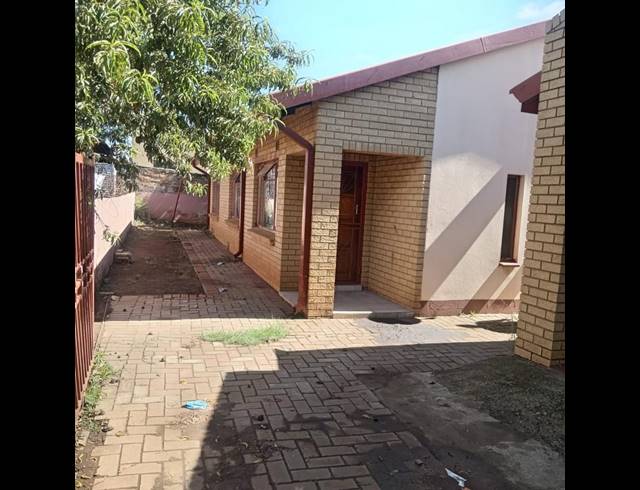 2 BEDROOM HOUSE FOR SALE IN KATLEHONG SOUTH